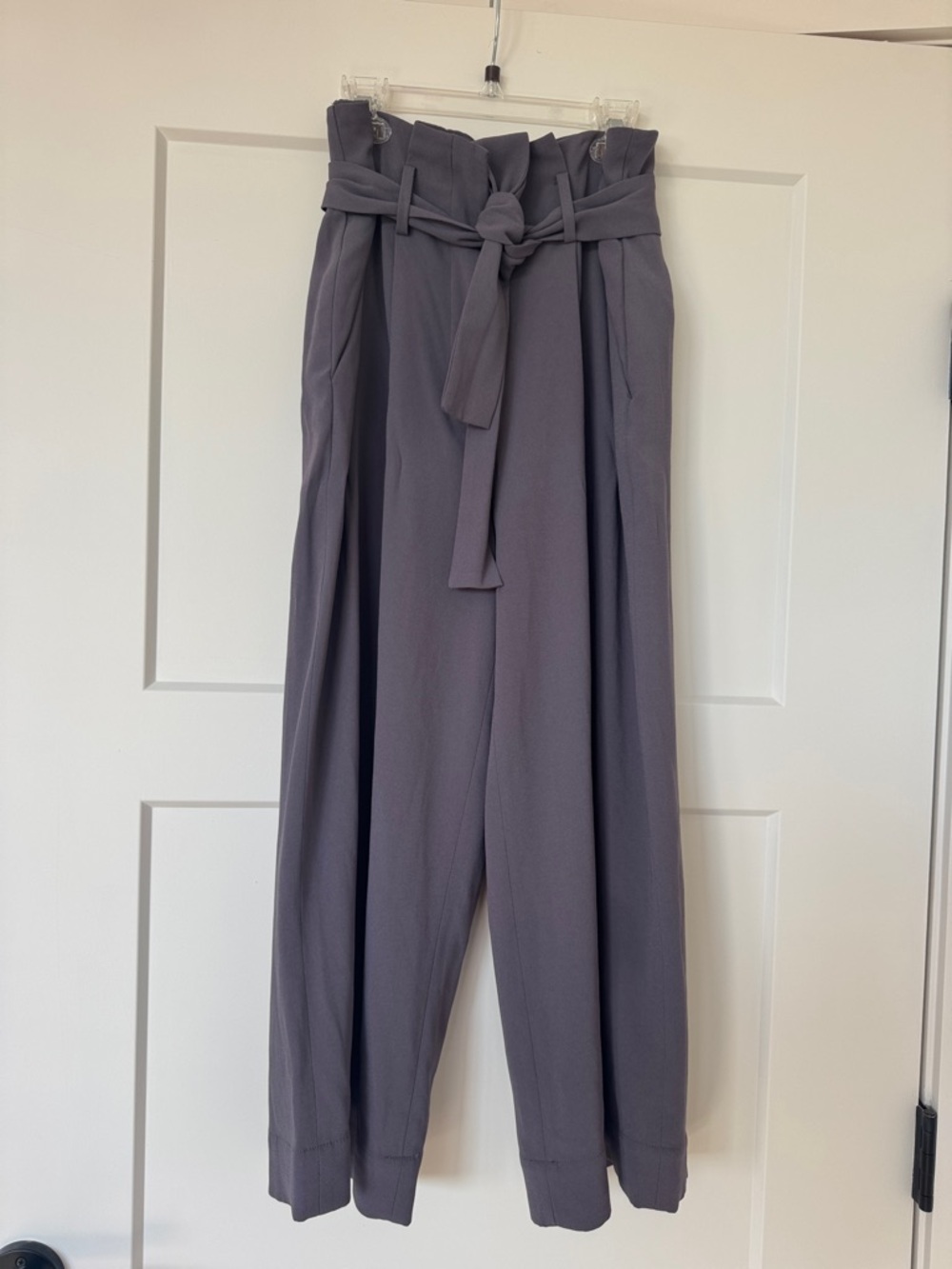 Babaton Wide-Leg Crop Trousers in Slate Gray